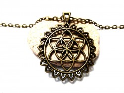 Collier grosse chaîne, pendentif grande graine de vie avec pétales de lotus, métal bronze, bijou symbolique et spiritualité