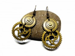 Ces boucles d'oreilles en bronze offrent un design technique précis, des composants mécaniques pour votre tenue cosplay