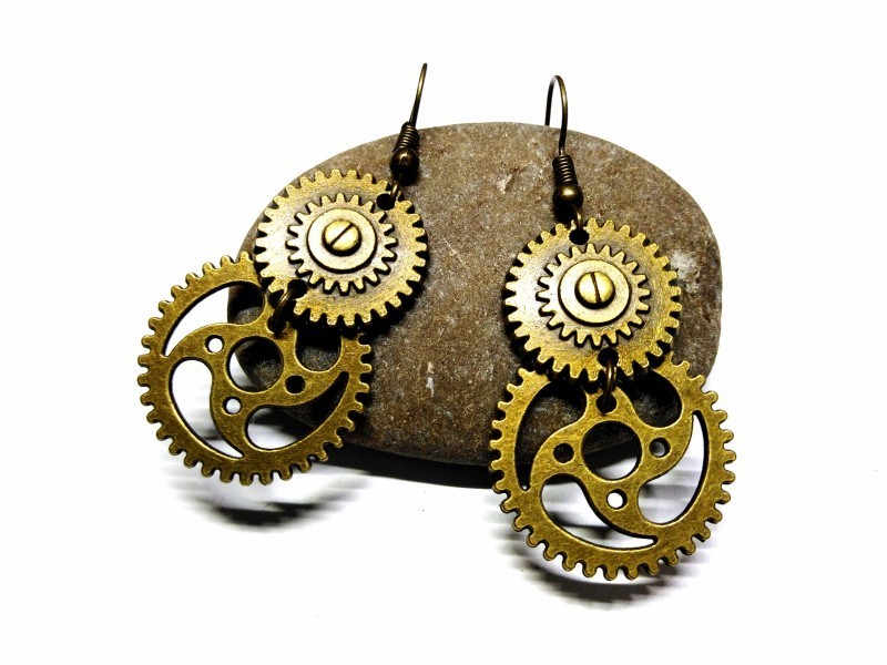 Ces boucles d'oreilles en bronze offrent un design technique précis, des composants mécaniques pour votre tenue cosplay