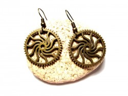 Des boucles d'oreilles bronze qui offrent un design technique précis d'engrenages pour votre tenue cosplay steampunk