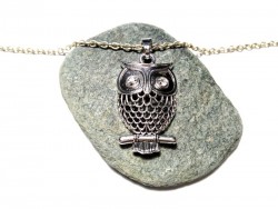 Pendentif hibou guide spirituel, bijou talismanique pour renforcer sa confiance en soi et son instinct protecteur.