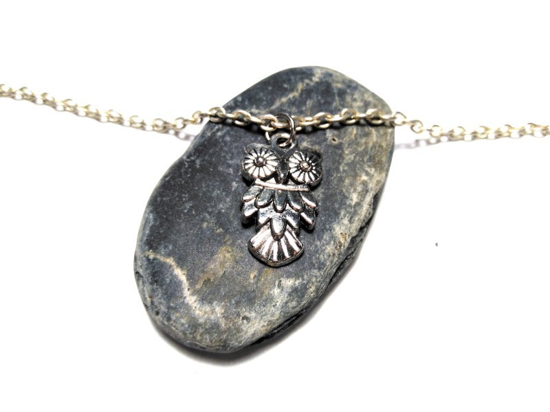 Pendentif chouette oiseau de lune, bijou hautement symbolique pour explorer l'inconscient et les rêves prémonitoires.