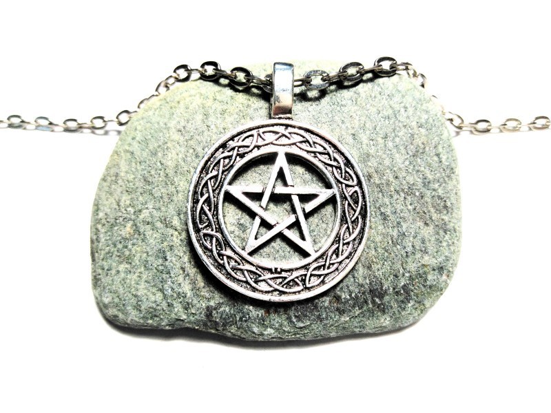 Necklace + pendant, Pentagram & Celtic knotworks silver paganism jewel wicca witch witchcraft amulet